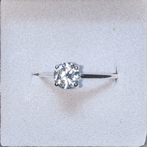 Beautiful Sterling Silver Ring - Picture 2 of 5